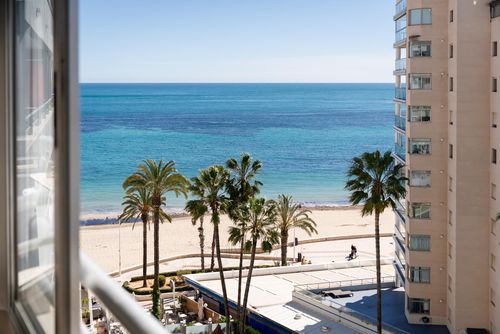Aquamarina II  beachside Prachtig en luxe appartement met gemeenschappelijk zwembad in Calpe, Costa Blanca, Spanje voor 4 personen. Het appartement is gelegen in een vakantiecomplex, in een residentiële strandomgeving, dicht bij restaurants en bars, winkels en supermarkten, op 25 m van het strand Playa de la Fossa en 25 m van de Middellandse Zee....