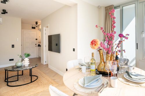 Aquamarina II  beachside Hermoso y lujoso apartamento con piscina comunitaria en Calpe, Costa Blanca, España para 4 personas. El apartamento está situado en un complejo vacacional, en una zona residencial de playa, cerca de restaurantes y bares, tiendas y supermercados, a 25 m de la playa de Playa de la Fossa y a 25 m del Mar Mediterráneo....