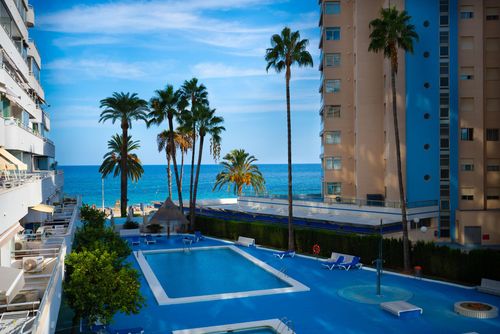 Aquamarina II  beachside Hermoso y lujoso apartamento con piscina comunitaria en Calpe, Costa Blanca, España para 4 personas. El apartamento está situado en un complejo vacacional, en una zona residencial de playa, cerca de restaurantes y bares, tiendas y supermercados, a 25 m de la Playa de La Fossa y a 0....