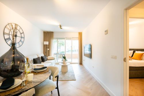 ApoloXIX between beach and harbour Beautiful and luxurious apartment in Calpe, Costa Blanca, Spain with communal pool for 4 persons. The apartment is situated in a residential beach area, close to restaurants, bars, and supermarkets, 1 km from Playa de la Fosa beach and 0....
