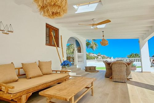 Villa Pequeño Sueño Geweldige en luxe villa in Moraira, Costa Blanca, Spanje met een privézwembad voor 4 personen. Het huis is gelegen in een residentieel strandgebied en ligt op 4 km van het L'Ampolla Moraira strand....