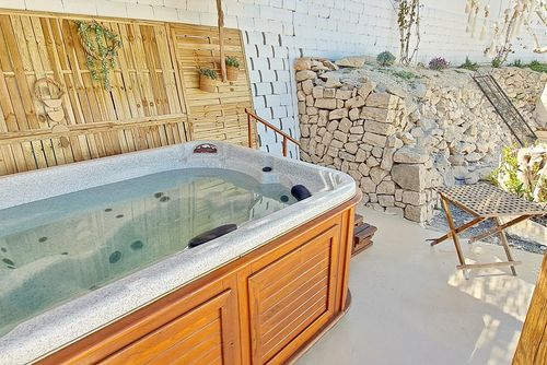 Villa Pequeño Sueño Geweldige en luxueuze villa in Moraira, Costa Blanca, Spanje met privézwembad voor 4 personen. Het huis is gelegen in een residentieel strandgebied en ligt op 4 km van het L'Ampolla Moraira strand....