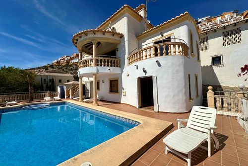 Villa Karina Große und klassische Villa in Benitachell, Costa Blanca, Spanien, mit privatem Pool für 6 Personen. Das Haus befindet sich in einer Küstengegend, die hügelig und wohnlich ist....