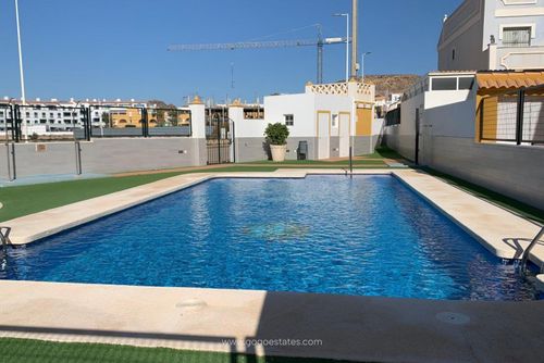 Tybach Comfortabel vakantiehuis in San Juan de los Terreros, Andalusië, Spanje met een gemeenschappelijk zwembad voor 4 personen. Het huis is gelegen in een stedelijk strandgebied, dicht bij restaurants, bars en supermarkten, en op 200 m van het strand....
