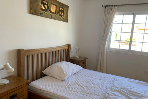 Tybach Bequemes Ferienhaus in San Juan de los Terreros, Andalusien, Spanien, mit einem Gemeinschaftspool für 4 Personen. Das Haus befindet sich in einem städtischen Strandbereich, in der Nähe von Restaurants, Bars, Supermärkten und nur 200 m vom Strand entfernt....