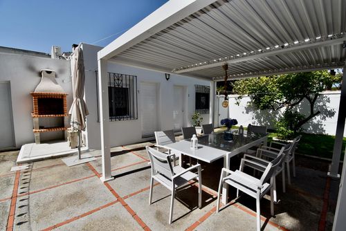 Los Espejos Classic and comfortable villa with private pool in Chiclana de la Frontera, Costa de la Luz, Spain for 9 persons. The house is situated in a residential beach area, close to restaurants and bars, shops and supermarkets, and 500 m from La Barrosa beach....