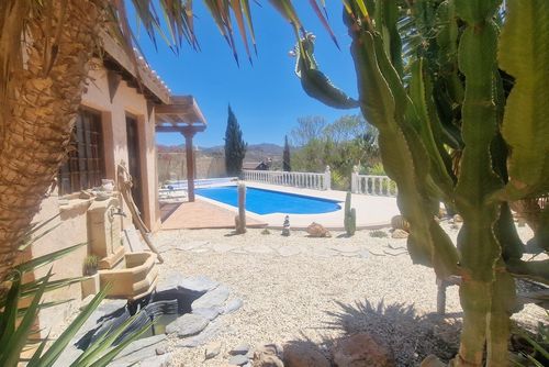 Villa Rojas Delrie Magnifique et romantique maison de vacances avec piscine privée dans les Grottes d'Almanzora, en Andalousie, Espagne, pour 10 personnes. La maison est située dans une zone côtière, rurale et montagneuse....