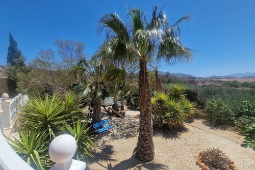 Villa Rojas Delrie Schönes und romantisches Ferienhaus in den Höhlen von Almanzora, Andalusien, Spanien mit privatem Pool für 10 Personen. Das Haus liegt in einer ländlichen, bergigen und küstennahen Gegend....
