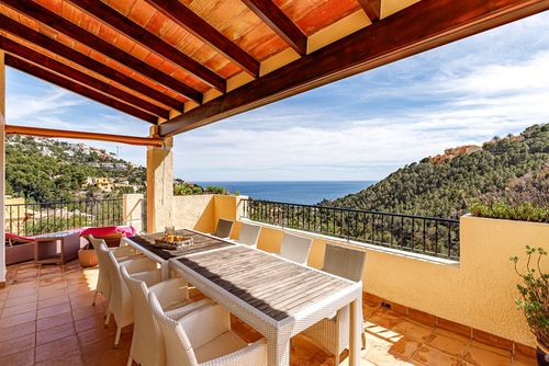 Altea Buganvillas Wonderful and lovely holiday home with private pool in Altea, Costa Blanca, Spain for 6 persons. The house is situated in a hilly and urban area, located 5 km from Altea la Vieja....