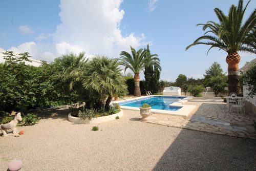 Meliso Villa met privézwembad in Javea, Costa Blanca, Spanje voor 4 personen. Het huis is gelegen nabij restaurants en bars en ligt op 3 km van het strand....