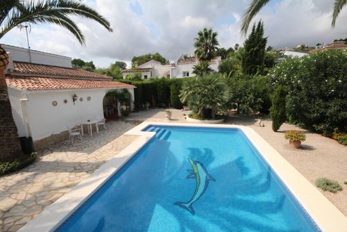 Meliso Villa avec piscine privée à Javea, Costa Blanca, Espagne pour 4 personnes. La maison est située à proximité de restaurants et de bars et se trouve à 3 km de la plage....
