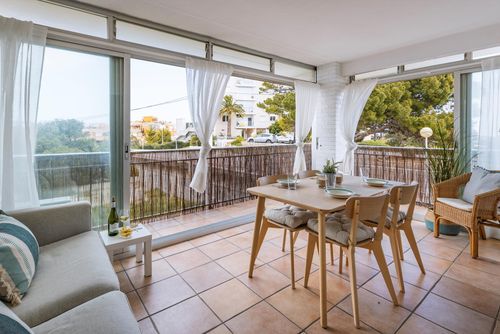 La Naya Bel et confortable appartement à Javea, Costa Blanca, Espagne, pour 4 personnes. L'appartement est situé à proximité de restaurants, bars et magasins, à 500 m de la plage d'El Arenal....