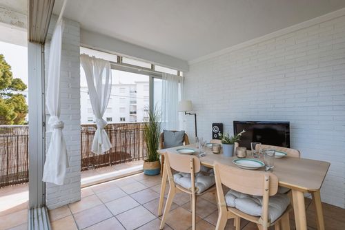 La Naya Apartamento encantador y cómodo en Javea, Costa Blanca, España, para 4 personas. El apartamento está situado cerca de restaurantes, bares y tiendas, y se encuentra a 500 m de la playa de El Arenal....