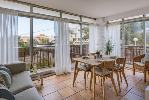 La Naya Bel et confortable appartement à Javea, Costa Blanca, Espagne, pour 4 personnes. L'appartement est situé à proximité de restaurants, bars et magasins, à 500 m de la plage d'El Arenal....
