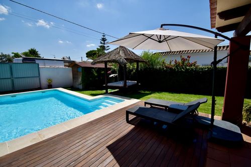 Maria Wunderbare und komfortable Villa in Chiclana de la Frontera, Costa de la Luz, Spanien, mit privatem Pool für 6 Personen. Das Haus befindet sich in einer ländlichen Gegend und liegt 5 km von Chiclana de la Frontera entfernt....