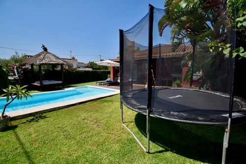 Maria Wunderbare und komfortable Villa in Chiclana de la Frontera, Costa de la Luz, Spanien, mit privatem Pool für 6 Personen. Das Haus befindet sich in einer ländlichen Gegend und liegt 5 km von Chiclana de la Frontera entfernt....