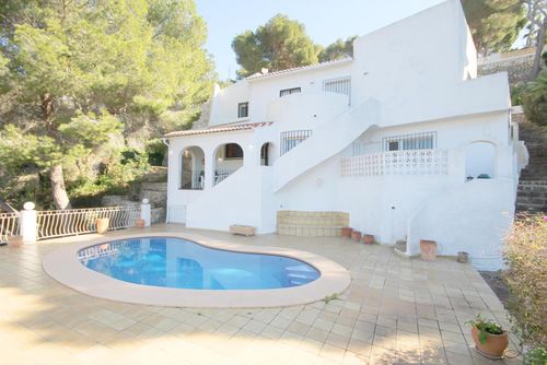 Torre Ambolo Villa con piscina privada en Jávea, Costa Blanca, España para 8 personas. La casa está situada en una zona costera y residencial....