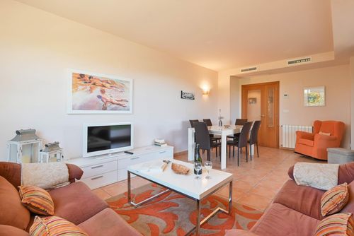Jardines de Toledo Wonderful and comfortable apartment in Jávea, Costa Blanca, Spain with communal pool for 5 people. The apartment is situated in a residential beach area, close to restaurants and bars, shops, supermarkets and a tennis court, at 1 km from Arenal Beach and at 1 km from the Mediterranean Sea....