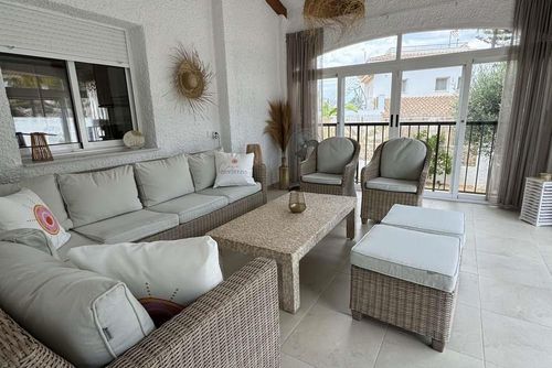 Casa Invierno Superbe et confortable maison de vacances à Albir, Costa Blanca, Espagne, pour 4 personnes. La maison est située à proximité de restaurants et de bars, de boutiques et de supermarchés, et se trouve à 500 m de la plage....