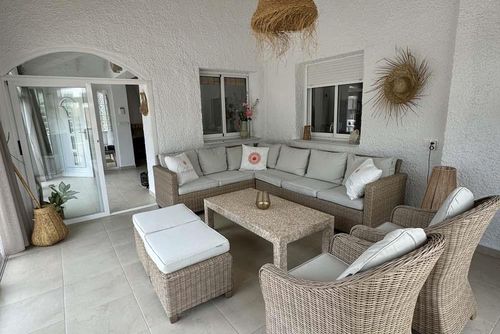 Casa Invierno Rumah liburan yang indah dan nyaman di Albir, Costa Blanca, Spanyol untuk 4 orang. Rumah ini terletak dekat dengan restoran dan bar, toko dan supermarket, serta hanya 500 m dari pantai....