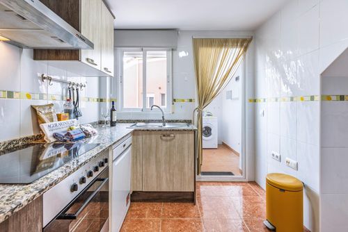 Milan Prachtig en vrolijk appartement met gemeenschappelijk zwembad in Jávea, Costa Blanca, Spanje voor 6 personen. Het appartement is gelegen in een residentiële strandwijk, op 1 km van La Grava, Jávea strand en op 1 km van Mediterráneo, Jávea....