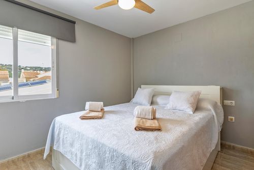 Milan Hermoso y alegre apartamento con piscina comunitaria en Jávea, Costa Blanca, España para 6 personas. El apartamento está situado en una zona residencial de playa, a 1 km de la playa La Grava, Jávea y a 1 km del Mediterráneo, Jávea....