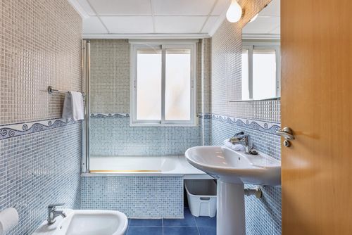 Milan Schöne und fröhliche Wohnung mit Gemeinschaftspool in Javea, Costa Blanca, Spanien für 6 Personen. Die Wohnung befindet sich in einer Wohngegend am Strand, 1 km vom La Grava Strand in Javea und 1 km vom Mittelmeer in Javea entfernt....