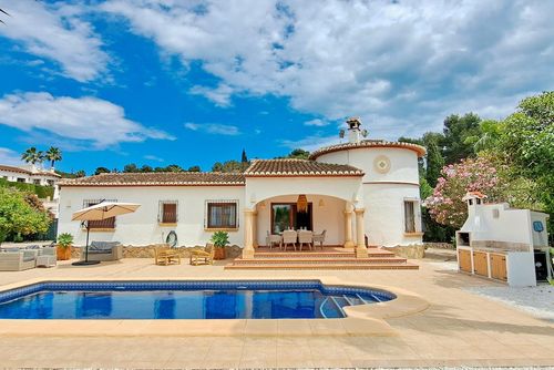 Villa Tia by Solidays Large and comfortable villa with private pool in Moraira, Costa Blanca, Spain for 6 persons. The house is situated in a coastal residential area, close to restaurants and bars and 1 km from L'Ampolla beach....