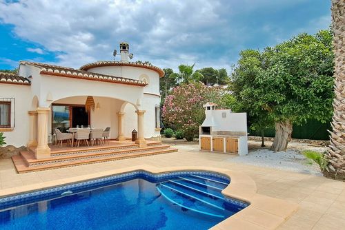 Villa Tia by Solidays Large and comfortable villa with private pool in Moraira, Costa Blanca, Spain for 6 persons. The house is situated in a coastal residential area, close to restaurants and bars and 1 km from L'Ampolla beach....
