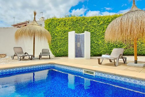 Villa Tia by Solidays Large and comfortable villa with private pool in Moraira, Costa Blanca, Spain for 6 persons. The house is situated in a coastal residential area, close to restaurants and bars and 1 km from L'Ampolla beach....