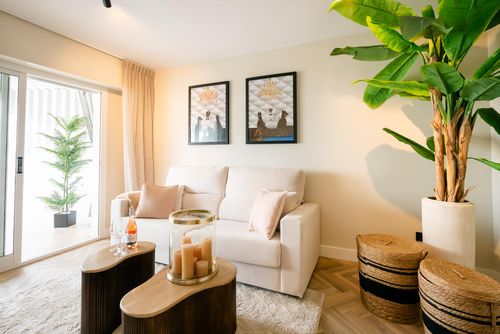 Esmeralda I Beachside Prachtig en luxueus appartement in Calpe, Costa Blanca, Spanje met gemeenschappelijk zwembad voor 6 personen. Het appartement is gelegen in een vakantiecomplex, in een residentiële strandwijk, dicht bij restaurants en bars, winkels en supermarkten, op 50 m van het Playa de la Fossa strand, 4 km van het centrum van Calpe en 50 m van de Middellandse Zee....