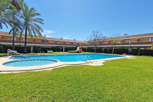 El Alfar Mooie en comfortabele vakantiewoning in Denia, Costa Blanca, Spanje voor 5 personen. De woning is gelegen in een residentieel strandgebied, dicht bij restaurants, bars, supermarkten, en op 500 m van het Almadrava-strand....