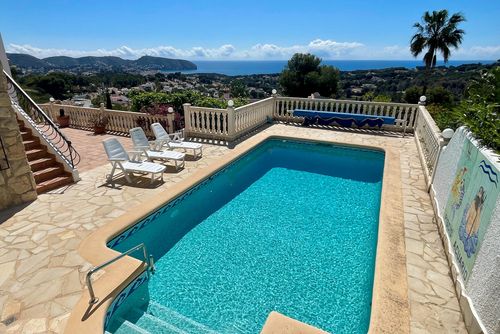 Villa Mimosa Wundervolle und klassische Villa in Moraira, Costa Blanca, Spanien, mit privatem Pool für 6 Personen. Das Haus befindet sich in einem städtischen Strandbereich und ist 3 km vom Strand von Moraira entfernt....