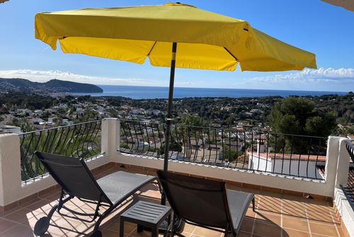 Villa Mimosa Wundervolle und klassische Villa in Moraira, Costa Blanca, Spanien, mit privatem Pool für 6 Personen. Das Haus befindet sich in einem urbanen Strandgebiet und ist 3 km vom Strand Moraira entfernt....