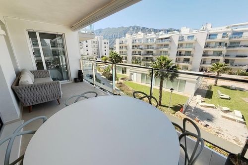 Marina Real 86 by homeprive Hermoso y cómodo apartamento con piscina comunitaria en Denia, Costa Blanca, España, para 4 personas. El apartamento se encuentra en una zona residencial de playa, cerca de restaurantes y bares, tiendas, supermercados y una cancha de tenis, y está a 500 m de la playa....