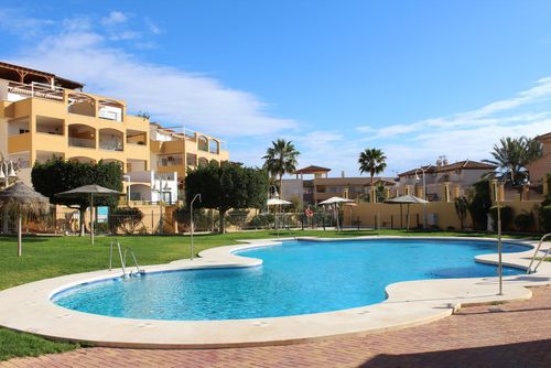 Vista Mar Costa Serena Bel appartement lumineux et joyeux avec piscine commune à San Juan de los Terreros, en Andalousie, Espagne, pour 6 personnes. L'appartement est situé dans une station balnéaire, dans une zone résidentielle et montagneuse, à proximité de restaurants, bars, boutiques et supermarchés, à 100 mètres de la plage....