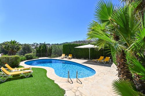 Ines Isabel Wunderbare und komfortable Villa in Jávea, Costa Blanca, Spanien, mit privatem Pool für 6 Personen. Das Haus befindet sich in einem Wohngebiet am Strand und ist 3 km vom Strand El Arenal in Jávea entfernt....