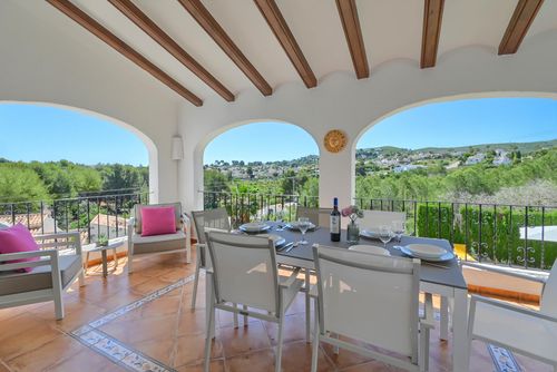 Ines Isabel Maravillosa y cómoda villa en Jávea, Costa Blanca, España, con una piscina privada para 6 personas. La casa está situada en una zona residencial de playa y se encuentra a 3 km de la playa El Arenal, Jávea....