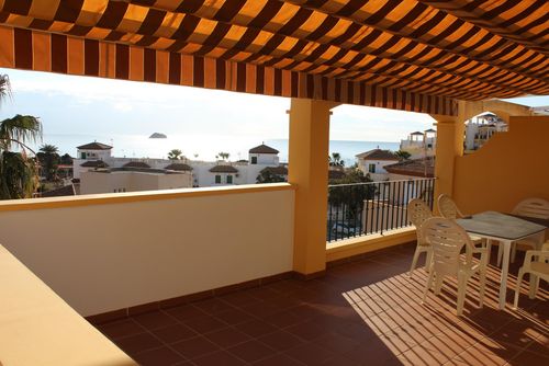 Vista Mar Costa Serena WINTER Charmant en vrolijk appartement in San Juan de los Terreros, Andalusië, Spanje met gemeenschappelijk zwembad voor 6 personen. Het appartement is gelegen in een strandresort, in een residentiële en bergachtige strandomgeving, dicht bij restaurants en bars, winkels en supermarkten en op 100 m van het strand....