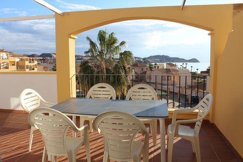 Vista Mar Costa Serena WINTER Heerlijk en vrolijk appartement met gemeenschappelijk zwembad in San Juan de los Terreros, Andalusië, Spanje voor 6 personen. Het appartement is gelegen in een vakantiecomplex, in een residentieel en bergachtig gebied, dichtbij restaurants en bars, winkels en supermarkten, en op 100 m van het strand....