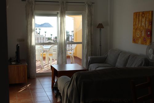 Vista Mar Costa Serena WINTER Apartamento encantador y alegre con piscina comunitaria en San Juan de los Terreros, Andalucía, España, para 6 personas. El apartamento se encuentra en un complejo turístico, en una zona de playa residencial y montañosa, cerca de restaurantes y bares, tiendas y supermercados, y a 100 m de la playa....