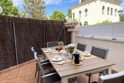 Apartamento Sun and Sea 3 minutes Walk from beaches     Pool   Terrace   Renewed Lägenhet med gemensam pool i Sitges, Costa Dorada, Spanien för 4 personer. Lägenheten har 2 sovrum, 1 badrum och 1 gästtoalett....