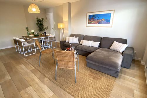 Apartamento Sun and Sea 3 minutes Walk from beaches     Pool   Terrace   Renewed Apartamento com piscina comum em Sitges, Costa Dorada, Espanha, para 4 pessoas. O apartamento possui 2 quartos, 1 banheiro e 1 lavabo....