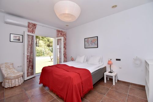 Casa Patricia 2 Beautiful and comfortable apartment with communal pool in Chiclana de la Frontera, Costa de la Luz, Spain for 6 persons. The apartment is situated in a coastal and residential area and close to a golf course....