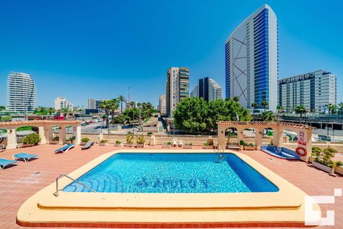 Apolo V 12F Apartamento cómodo con piscina comunitaria en Calpe, Costa Blanca, España, para 4 personas. El apartamento está situado en una zona residencial cercana a la playa, cerca de restaurantes y bares, tiendas y supermercados, y a 200 m de la playa....
