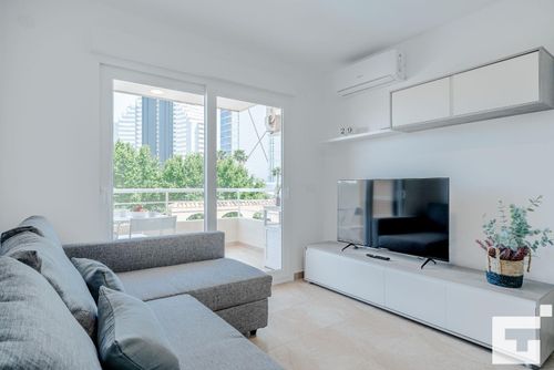 Apolo V 12F Comfortabel appartement met gemeenschappelijk zwembad in Calpe, Costa Blanca, Spanje voor 4 personen. Het appartement is gelegen in een residentieel strandgebied, dicht bij restaurants en bars, winkels en supermarkten, en op 200 m van het strand....