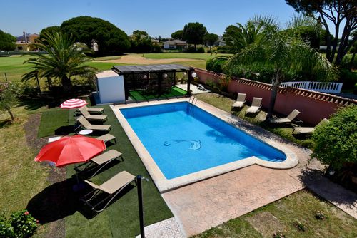Casa Patricia Beautiful and comfortable apartment with communal pool in Chiclana de la Frontera, Costa de la Luz, Spain for 10 persons. The apartment is situated in a coastal and residential area, close to a golf course and 4 km from El Colorado....