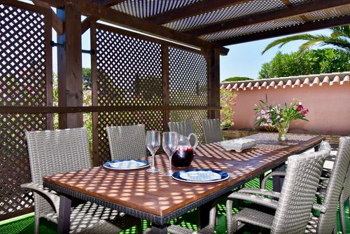 Casa Patricia Beautiful and comfortable apartment with communal pool in Chiclana de la Frontera, Costa de la Luz, Spain for 10 persons. The apartment is situated in a coastal and residential area, close to a golf course and 4 km from El Colorado....