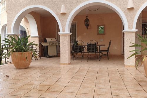 Altea Paradiso Maravillosa y agradable casa de vacaciones con piscina privada en Altea, Costa Blanca, España, para 6 personas. La casa está situada en una zona residencial y montañosa, a 4 km de la playa de Altea y a 3 km de Altea la Vella....