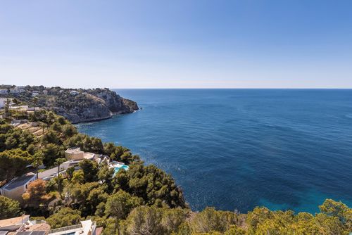 Casa La Gaviota Wonderful and cheerful luxury villa in Javea, Costa Blanca, Spain with private pool for 10 persons. The villa is situated in a hilly and residential beach area, 3 km from Cala Granadella beach and 5 km from Playa El Arenal....